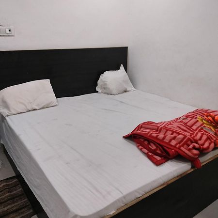 R G Sewa Sadan Hotel Mathura Ngoại thất bức ảnh