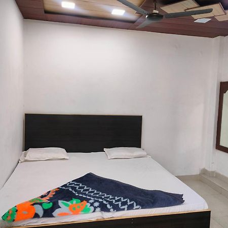 R G Sewa Sadan Hotel Mathura Ngoại thất bức ảnh